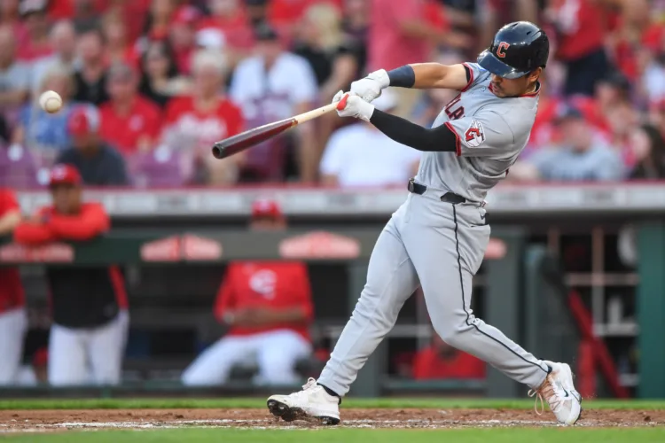 Manzardo lifts Guardians past Reds